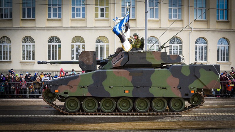 Ky la binh si, vu khi NATO tran ngap thu do Estonia-Hinh-9